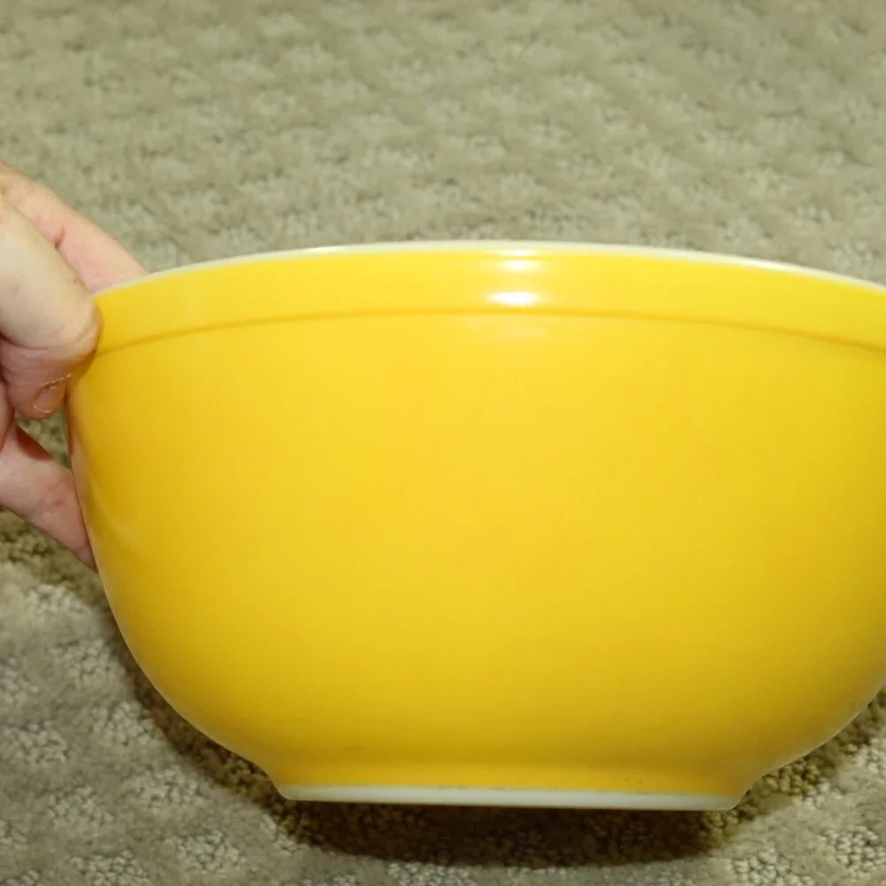 Vintage PYREX Nesting Mixing Bowls Red #402 and Yellow #403 Set of 2